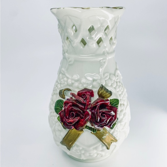 Porcelain 3D Ivory Weave & Red Roses Bud Vase Hand-painted 5.5” Tall Gold Trim - Picture 4 of 12